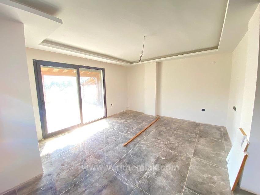 Seferihisar: Cumhuriyet Neighborhood, Near The Sea, Brand New 3+1 Corner Villa With License