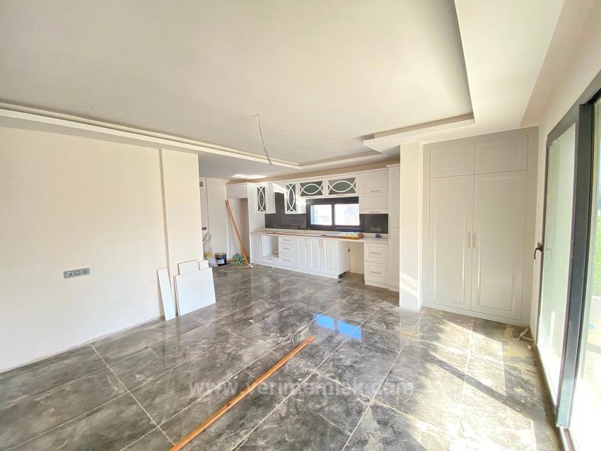 Seferihisar: Cumhuriyet Neighborhood, Near The Sea, Brand New 3+1 Corner Villa With License