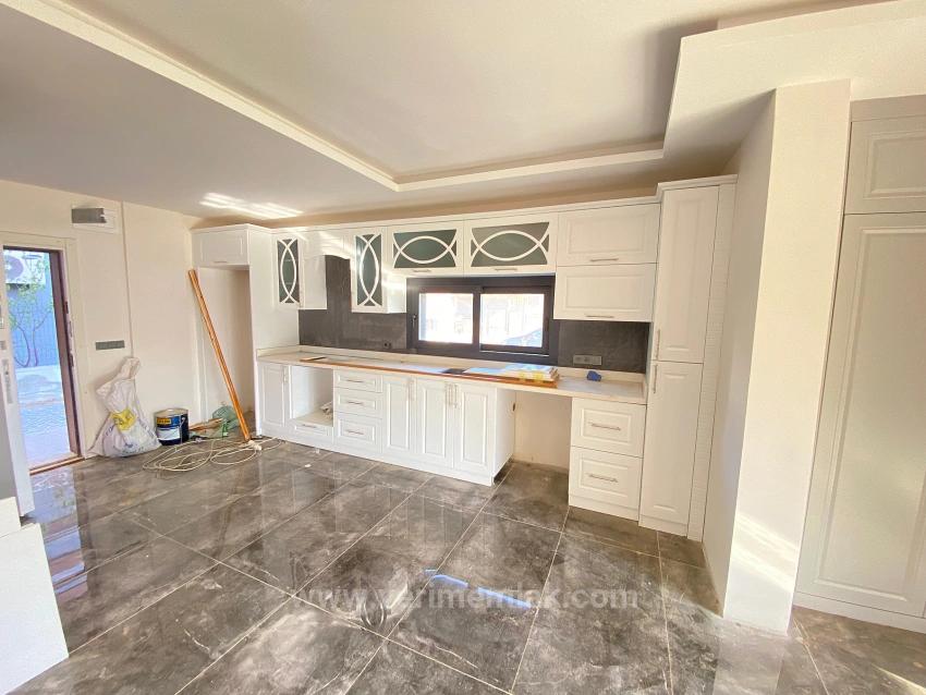 Seferihisar: Cumhuriyet Neighborhood, Near The Sea, Brand New 3+1 Corner Villa With License