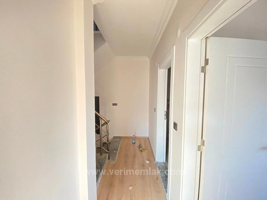 Seferihisar: Cumhuriyet Neighborhood, Near The Sea, Brand New 3+1 Corner Villa With License