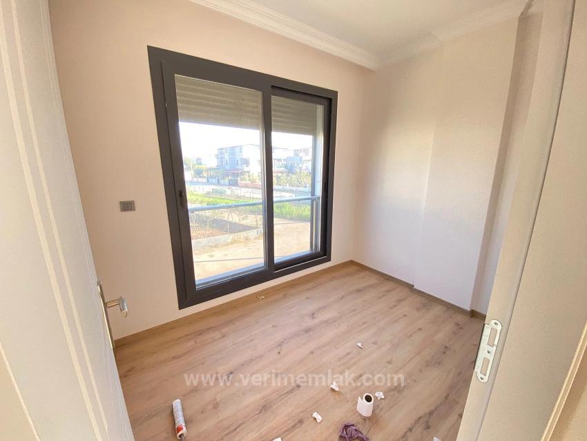 Seferihisar: Cumhuriyet Neighborhood, Near The Sea, Brand New 3+1 Corner Villa With License