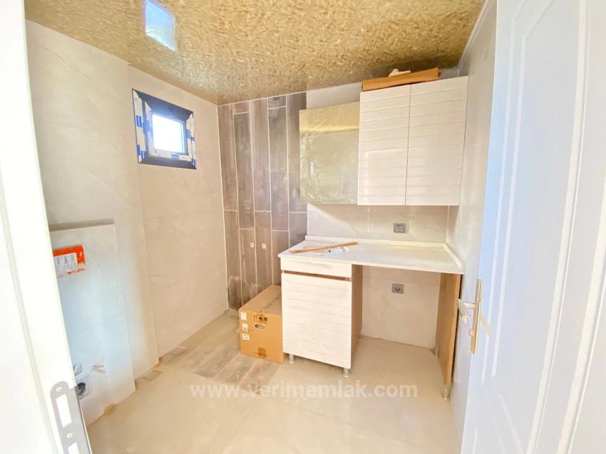 Seferihisar: Cumhuriyet Neighborhood, Near The Sea, Brand New 3+1 Corner Villa With License