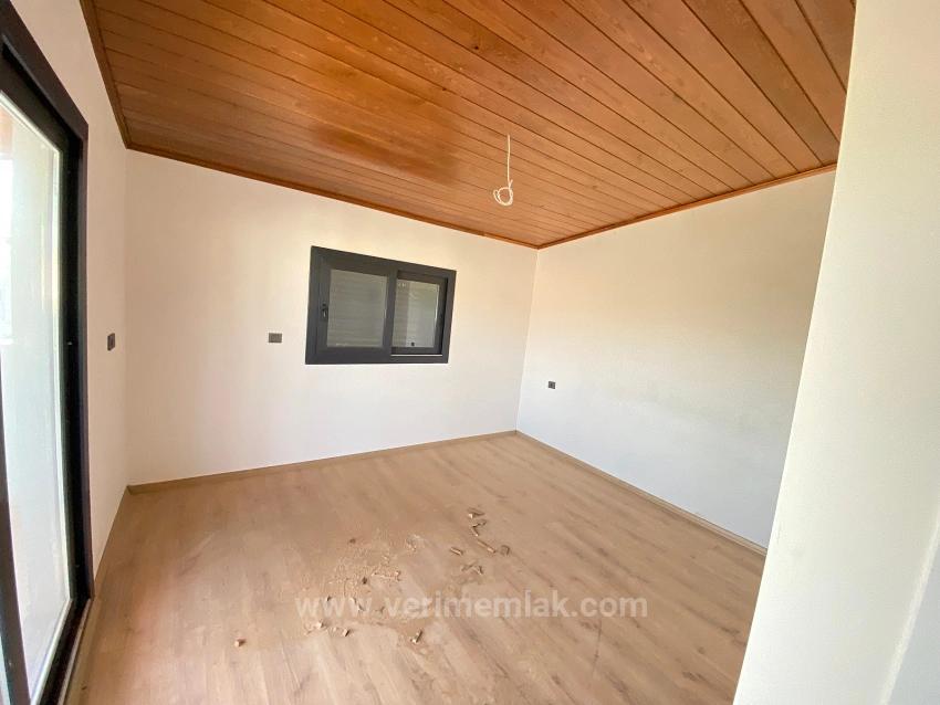 Seferihisar: Cumhuriyet Neighborhood, Near The Sea, Brand New 3+1 Corner Villa With License