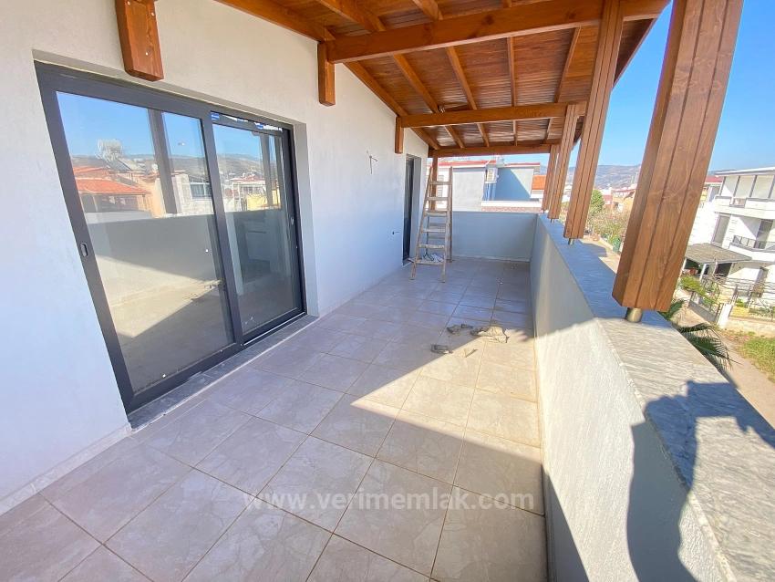 Seferihisar: Cumhuriyet Neighborhood, Near The Sea, Brand New 3+1 Corner Villa With License
