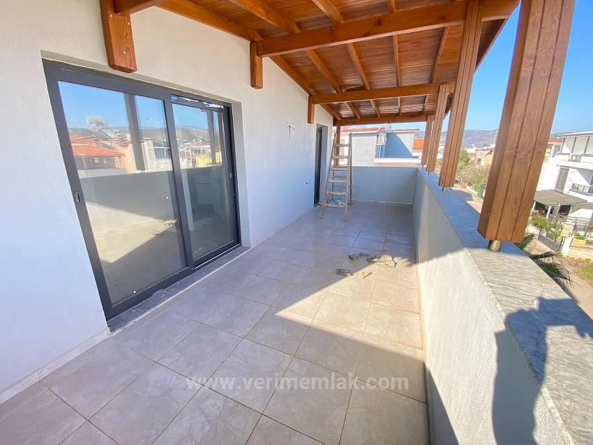 Seferihisar: Cumhuriyet Neighborhood, Near The Sea, Brand New 3+1 Corner Villa With License