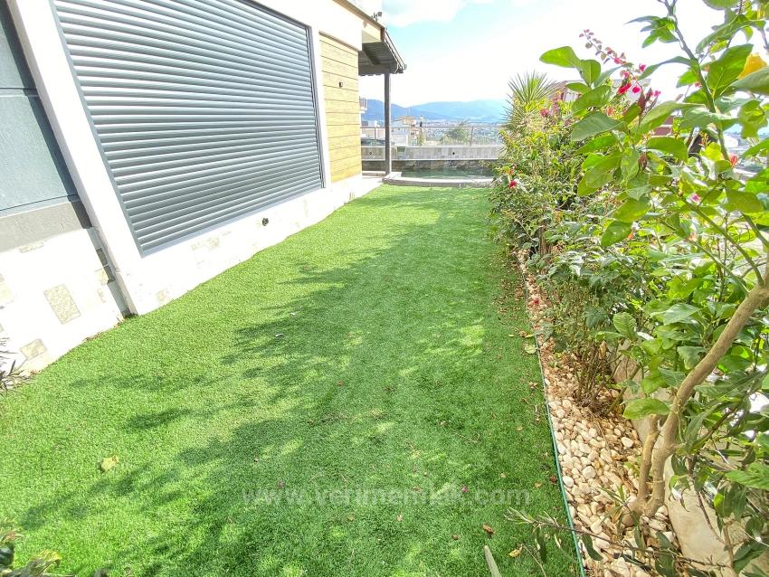 5+1 Villa For Sale With Pool And Sea View In Seferihisar Doğanbey