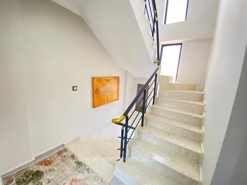 5+1 Villa For Sale With Pool And Sea View In Seferihisar Doğanbey