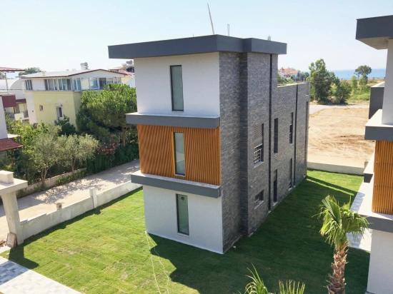 3+1 Villa For Sale With A Single Detached Pool On The Seaside In Ürkmez