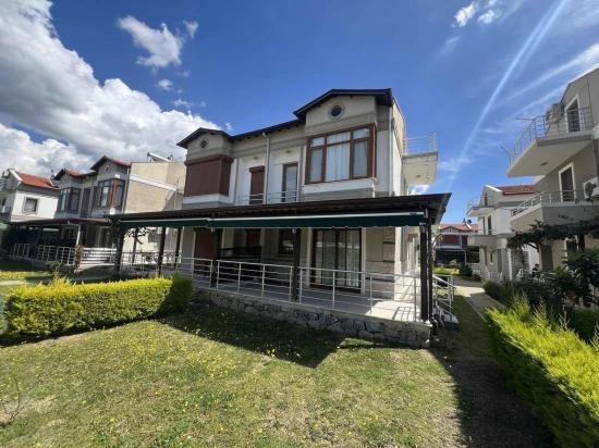Prestigious 3+1 Villa For Sale In Gümüldür Fevzi Çakmak, Right On The Seafront With Pool
