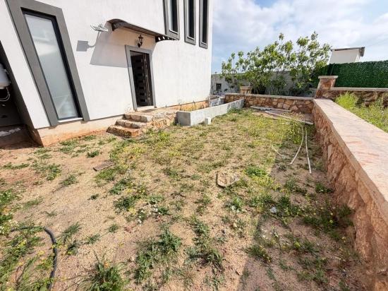 3+1 Villa For Sale In Seferihisar: Solar Powered, Underfloor Heating, Fully Furnished