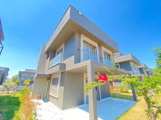 3+1 Detached Villa For Sale In Seferihisar Sakız Ağacı, Right On The Seafront, With Modern Design.