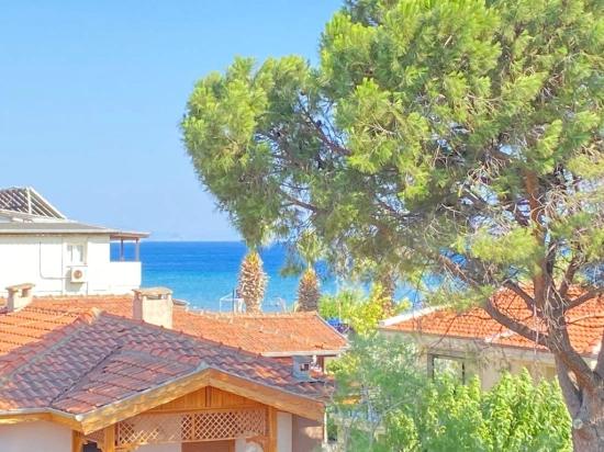 Luxury 3+1 Villa For Sale In Ürkmez With A Large Garden And Sea Front Detached