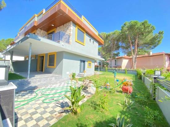 Luxury 3+1 Villa For Sale In Ürkmez With A Large Garden And Sea Front Detached