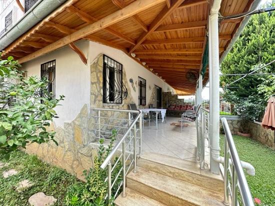 5+1 Detached Villa With Large Garden For Sale By The Sea In Ürkmez