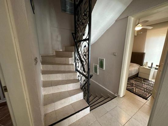 Luxury 4+1 Detached Villa In Seferihisar Bengiler, 100m From The Sea, Completely Renovated