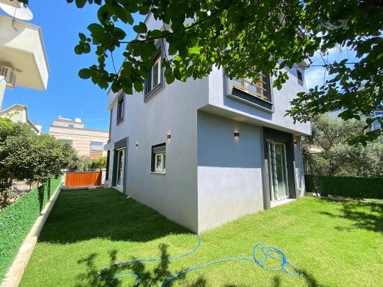 Modern Architecture In Seferihisar Cumhuriyet: 3+1 Villa With Stone Workmanship And Garden For Sale!