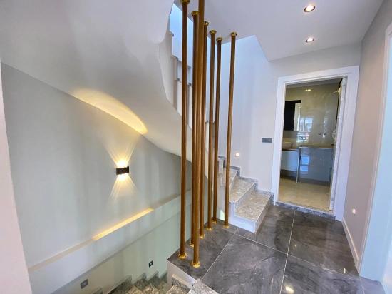 Modern Architecture In Seferihisar Cumhuriyet: 3+1 Villa With Stone Workmanship And Garden For Sale!