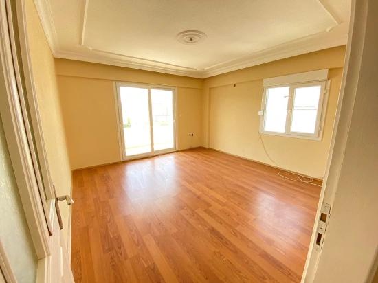 Living In The Heart Of Seferihisar: 2+1 Apartment For Rent, 100m From Shopping Centers, 300m From The Sea.