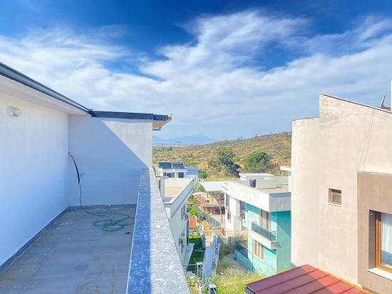 Enjoy The Terrace And Sea Breeze In Payamlı, Seferihisar: 3+1 Corner Villa For Sale, Requires No Additional Costs.