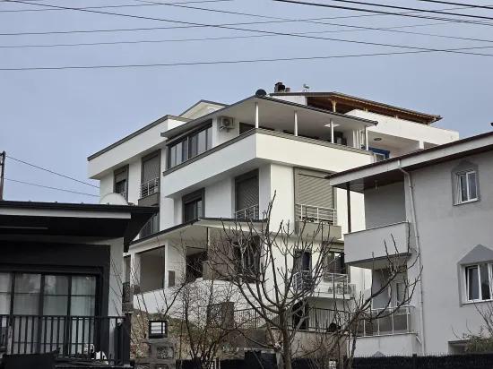 Seferihisar Ürkmez'de 600 m'ye yakın geniş bahçeli 3+1 summer holiday villa