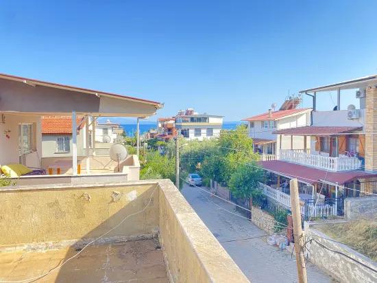 In Seferihisar Atatürk Neighbourhood, 100 metres from the sea, luxurious 3+1 villa with panoramic terrace