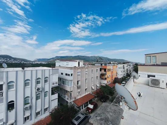 On Gümüldür Beach 1+1 50 m2 furnished at an appropriate price for sale apartment