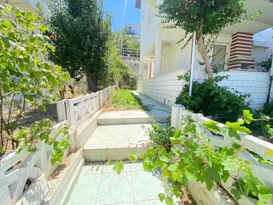 In Seferihisar Atatürk, 250m to the sea, a 2+1 opportunity villa with a full view and a large garden