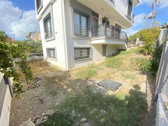 Seferihisar Mersin Alanı Mh. deniz manzaralı bahçeli satılık 3+1 Villa