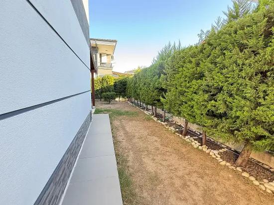 Detached pool, separate kitchen, spacious garden, 3+1 villa for sale In Doğanbey, Seferihisar