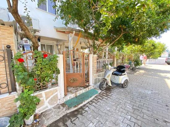 seferihisar Ürkmez In Benginler to the sea 400 metre, for sale 4+1 corner villa