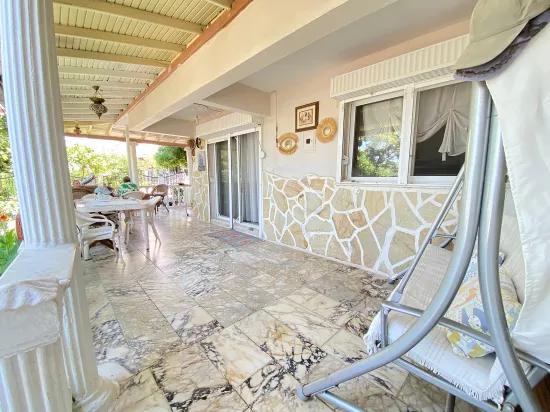 seferihisar Ürkmez In Benginler to the sea 400 metre, for sale 4+1 corner villa