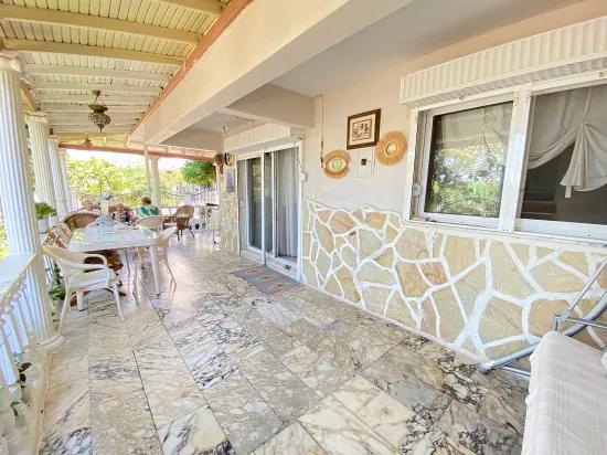seferihisar Ürkmez In Benginler to the sea 400 metre, for sale 4+1 corner villa