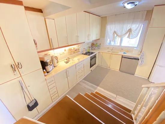 seferihisar Ürkmez In Benginler to the sea 400 metre, for sale 4+1 corner villa