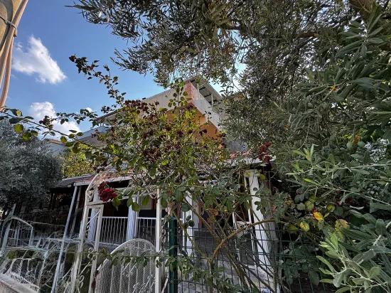 Seferihisar In Doğanbey to the sea 850m 3-faced garden for sale 3+1 Villa