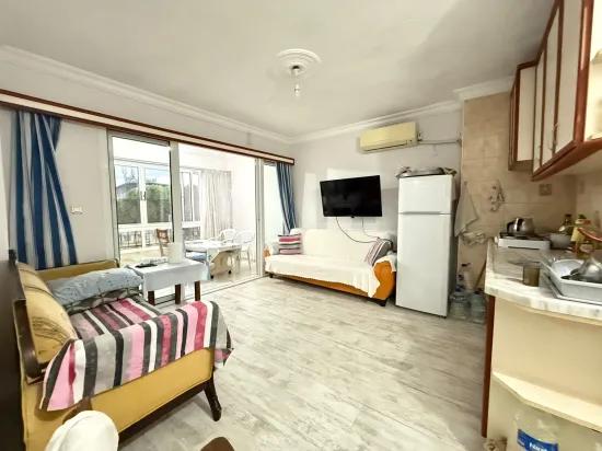 Spacious 2+1 flat for sale, free of charge, 150m to the sea, In the Seferihisar Mersin area