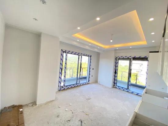 In Menderes Gümüldür, Elevator Zero In Comfort, on Main Street, For Sale 2+1 Opportunity Apartment