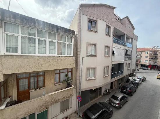 İzmir Seferihisar Hıdırlık Mahallesi'nde Merkezi Konumda Satılık 2+1 Daire