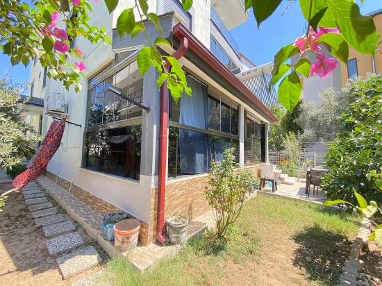 Spacious 3+1 Duplex Apartment With Garden, 500M From The Sea In Seferihisar Mersin Area.
