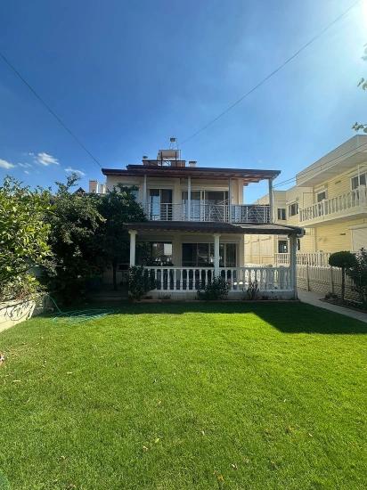 Villa With A Large Garden, Located On The Beach In Özdere