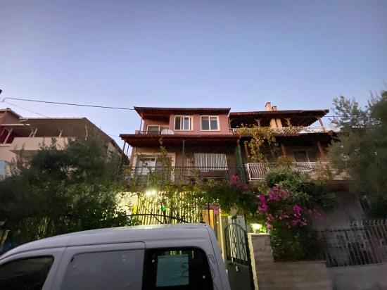 Ürkmez Seaside Middle Floor 2+1 Furnished Annual Rental Flat