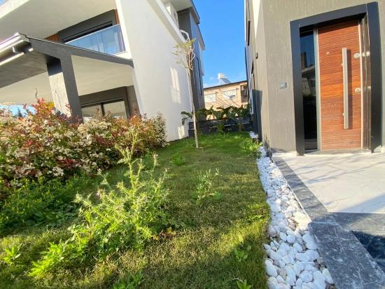 3+1 Villa For Sale With Underfloor Heating In Ürkmez, Close To The Sea