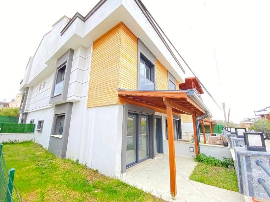 3+1 Villa Opportunity In Özdere, 400 Meters From The Sea, Very Close To The Market And Center