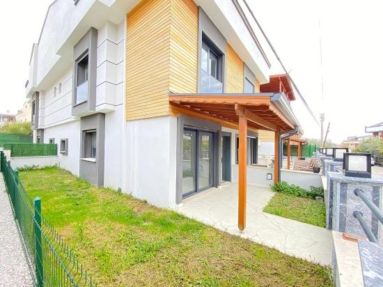 3+1 Villa Opportunity In Özdere, 400 Meters From The Sea, Very Close To The Market And Center
