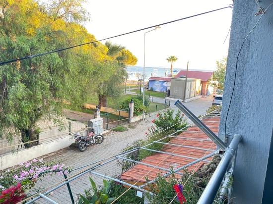 3+1 Closed Balcony Apartment For Rent By The Sea In Ürkmez
