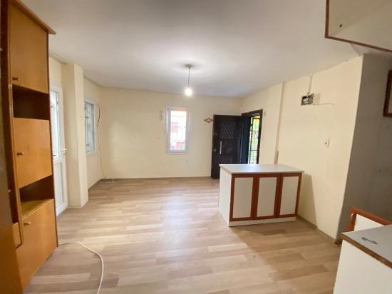 3+1 Closed Balcony Apartment For Rent By The Sea In Ürkmez