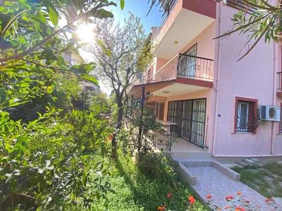 5+1 Villa For Sale With Garden, 400M From The Sea In The Center Of Ürkmez