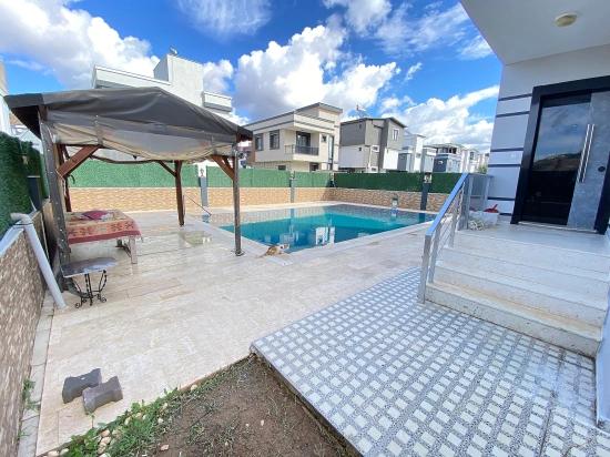 3+1 Detached Villa With Single Pool For Sale In Doğanbey