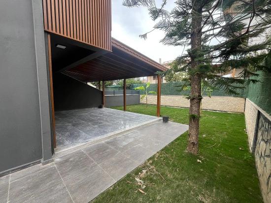 Ultra Luxury Villa With Large Garden, 30 Meters From The Sea In Özdere