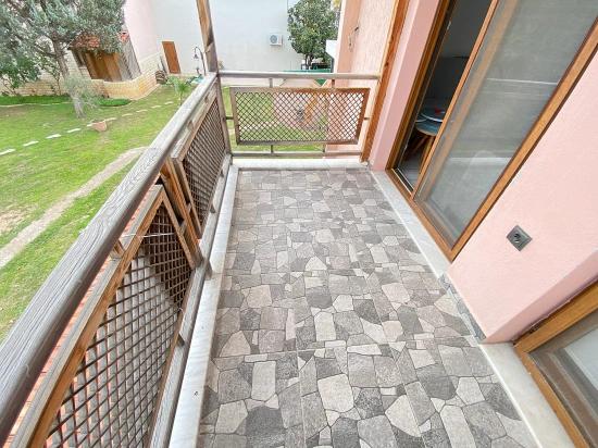 2+1 Apartment For Sale In A Complex With A Pool, 100M From The Beach In Ürkmez, Izmir