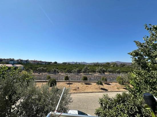 2+1 Airy Flat For Sale In Central Location In Ürkmez